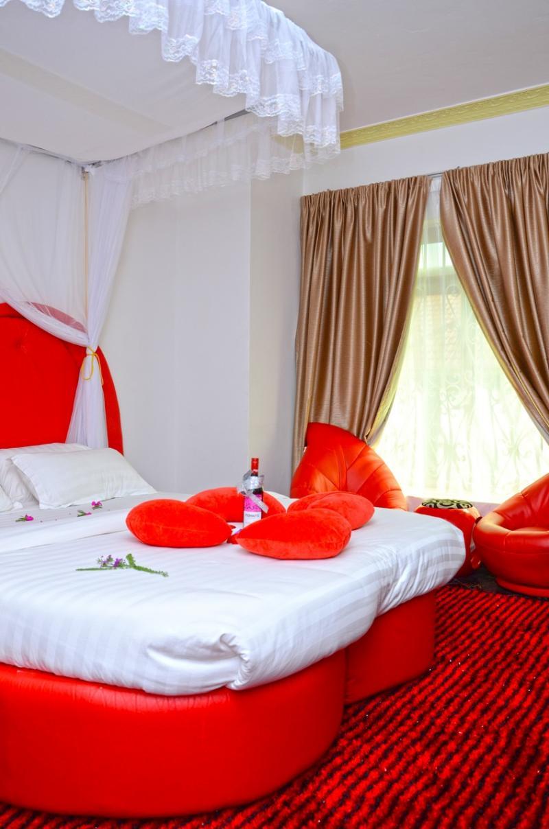 Dianwill Hotel Entebbe Exteriör bild