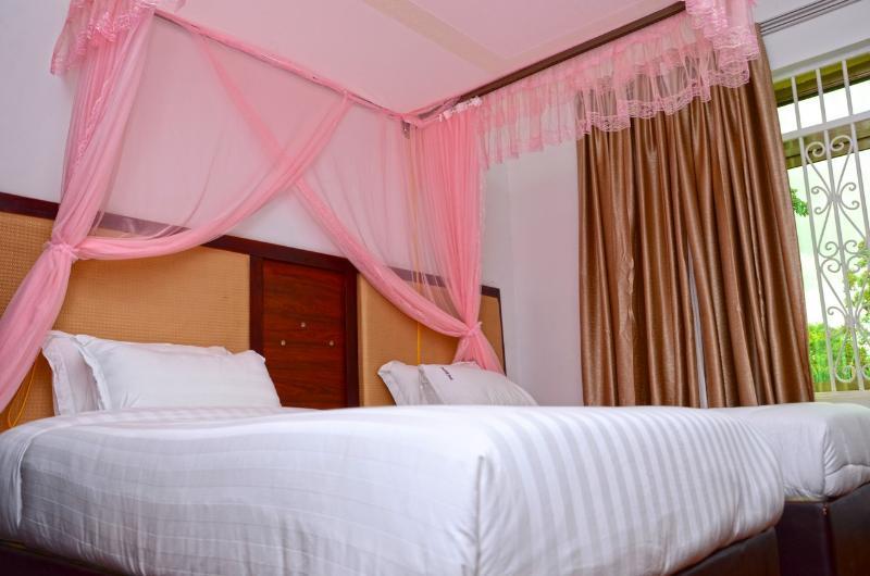 Dianwill Hotel Entebbe Exteriör bild